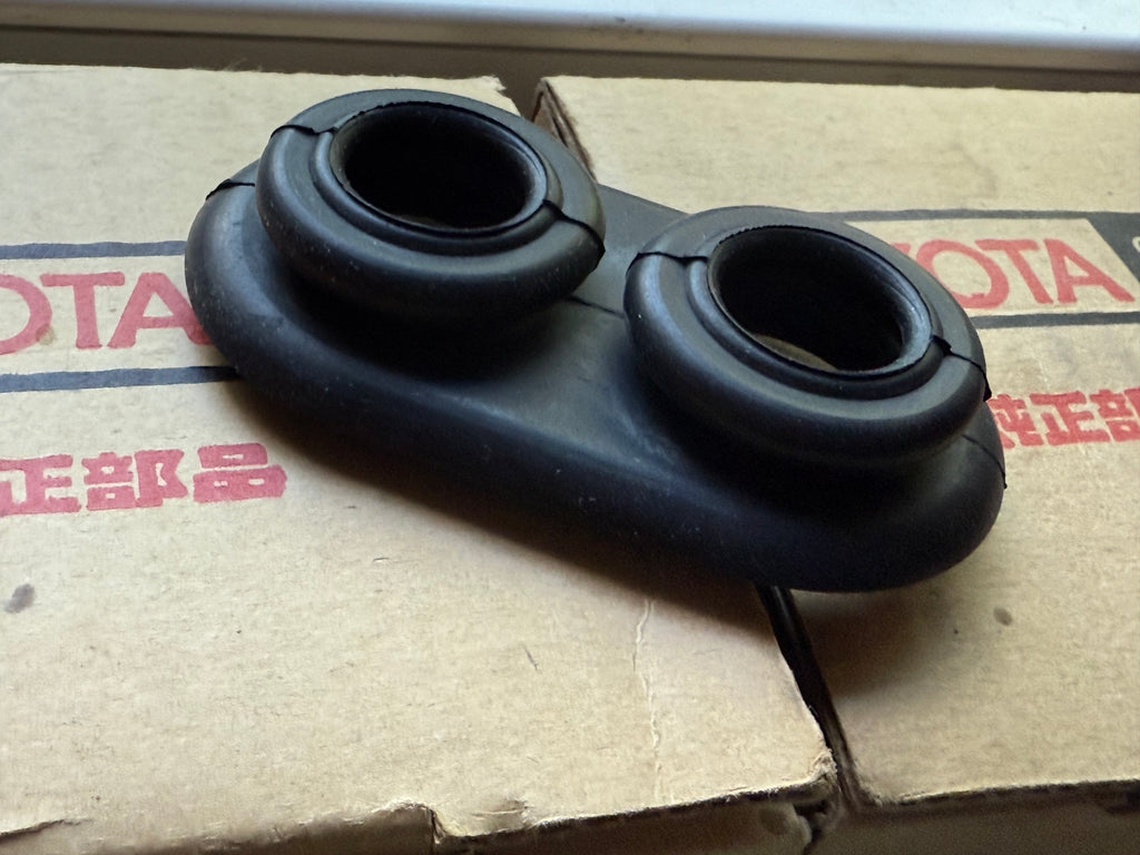 Genuine NipponDenso NON-USA OEM MADE IN JAPAN  Land Cruiser Firewall 60 Series Heater Control Valve Tubes Updated Grommet