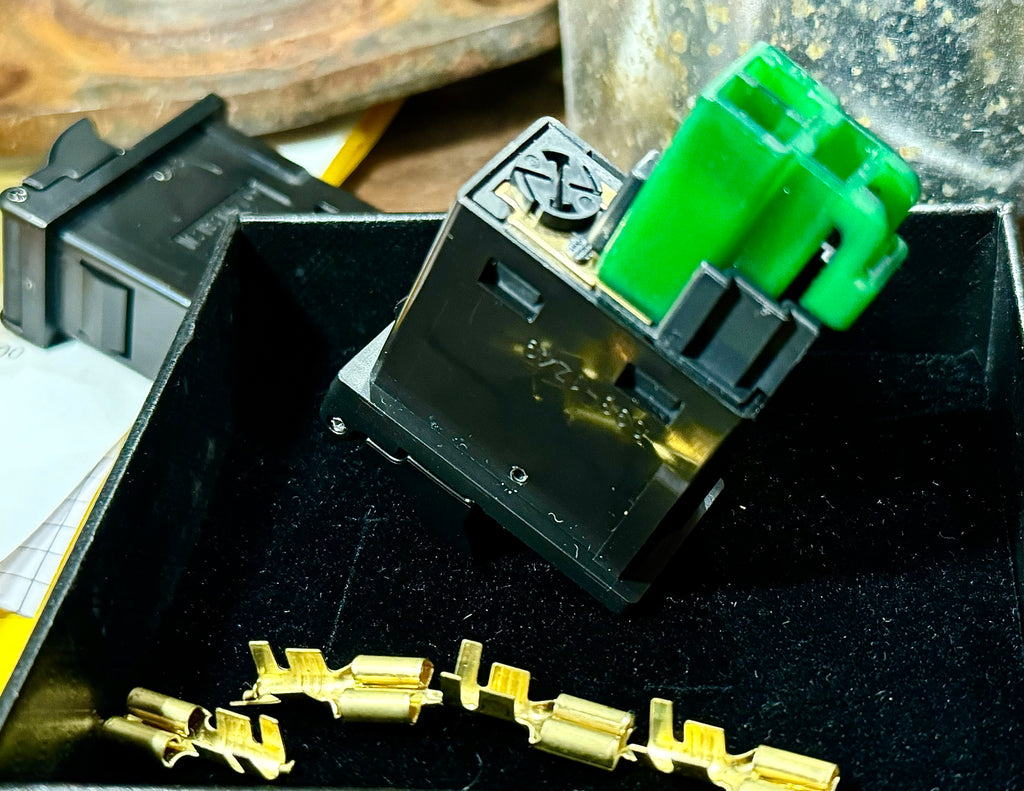 OEM Illuminated Lock / Unlock Differential Locker Switch BJ61 HJ61  FJ62 FJ80 FZJ80 HJ80 HJ81 HDJ80 HDJ81 Series