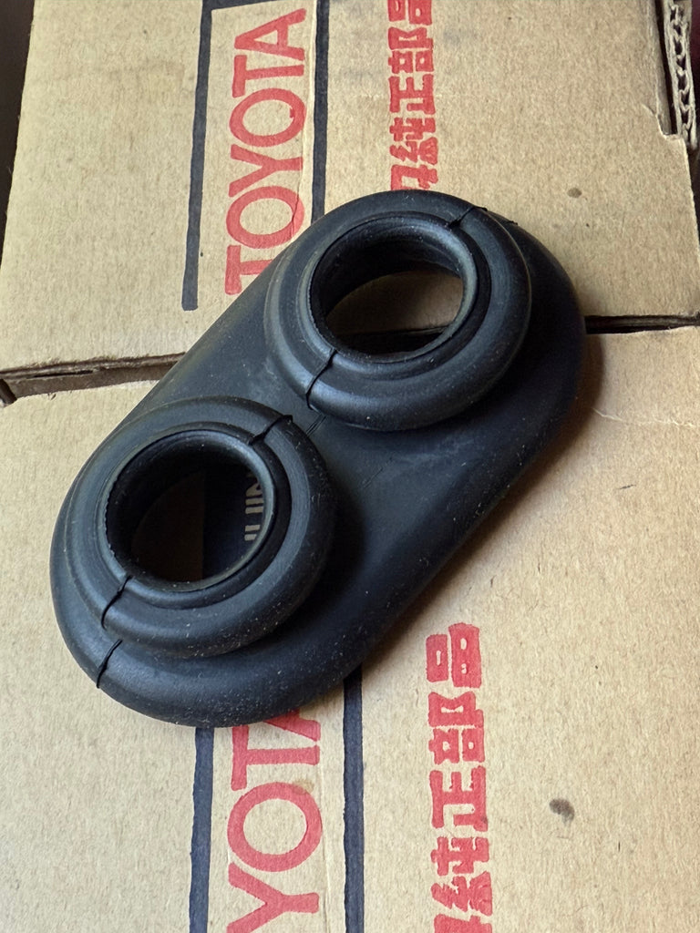 Genuine NipponDenso NON-USA OEM MADE IN JAPAN  Land Cruiser Firewall 60 Series Heater Control Valve Tubes Updated Grommet
