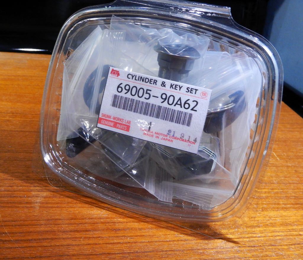 13pc Cylinder & Key Set Ignition , Front LH & RH , Fuel Lid , Door Locks Includes Mounting Hardware & The Updated Thick Rubber Gaskets  Fits : USA-Spec &  NON-USA Spec.  w/ Lift-Up Rear Hatch  Part # 69005-90R62