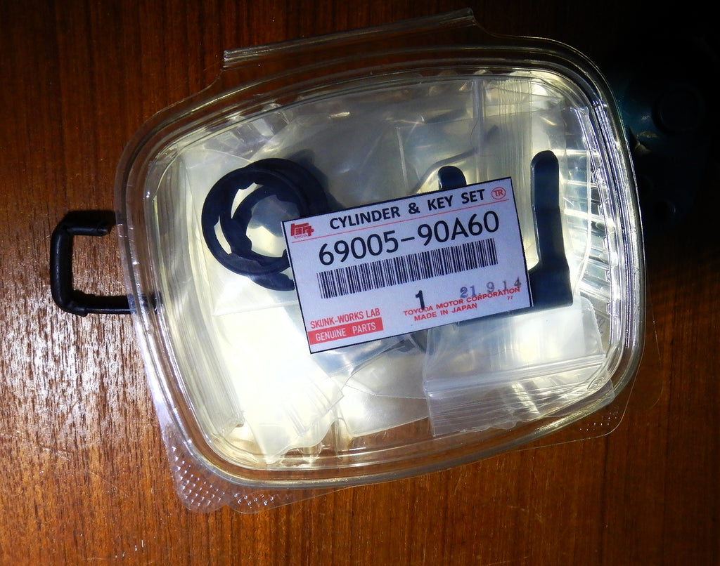 13pc Cylinder & Key Set Ignition , Front LH & RH , Fuel Lid , Door Locks Includes Mounting Hardware & The Updated Thick Rubber Gaskets  Fits : USA-Spec &  NON-USA Spec.  w/ Lift-Up Rear Hatch  Part # 69005-90R60