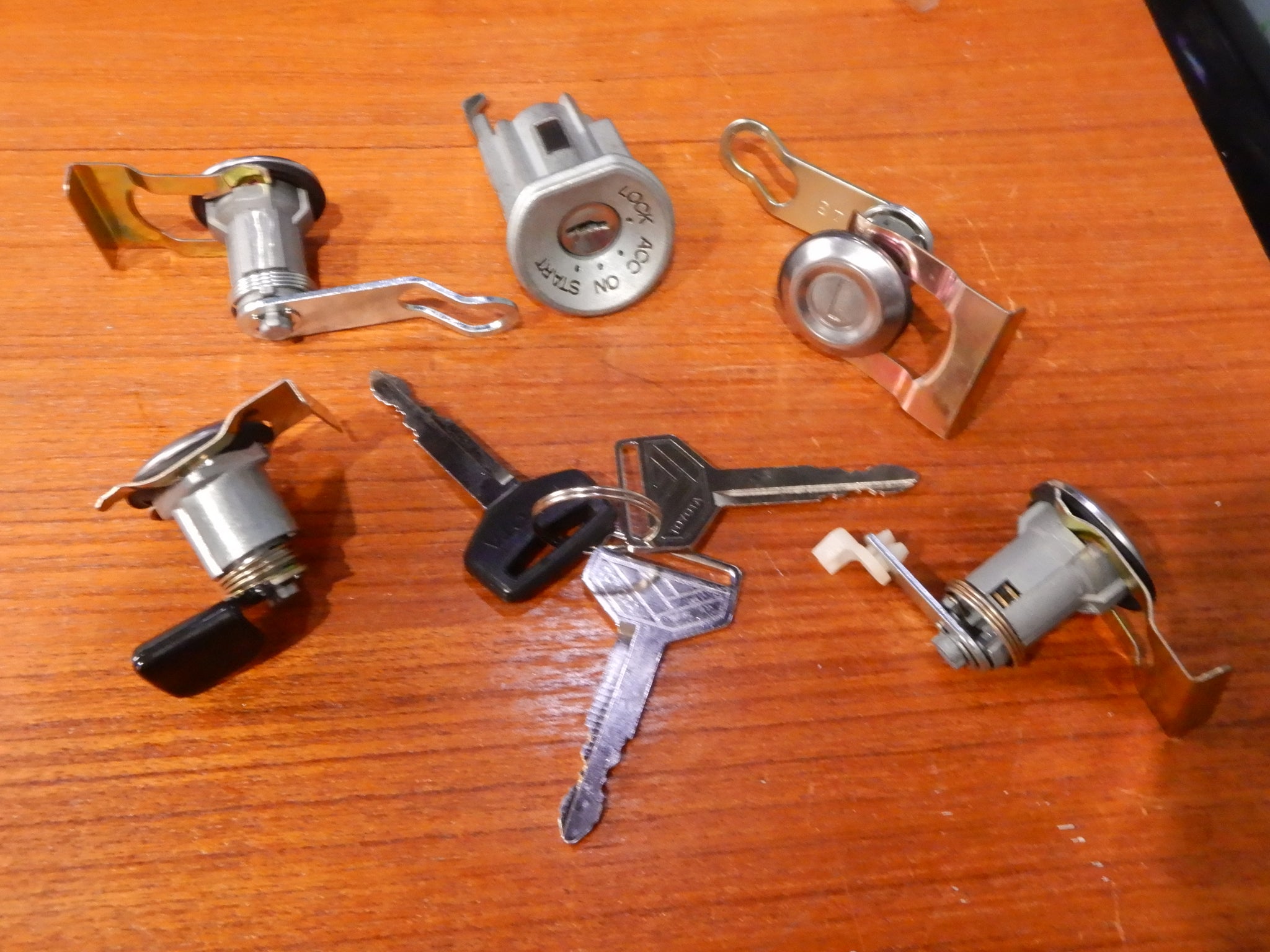 Engine Key Set 16pc Cylinder & Key Set Ignition , Both Front LH & RH , Fuel Lid , Rea ...