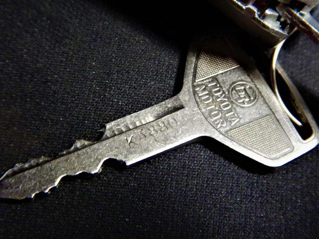 NOS OEM Genuine TOYOTA Ignition Lock Cylinder NON-LOCKING Column 8/78-7/93  PICKUP   /  HILUX / STOUT   69057-89101