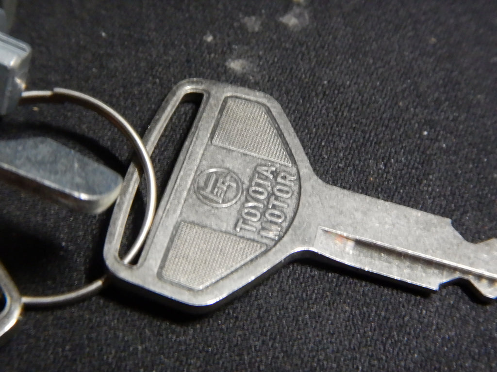 NOS OEM Genuine TOYOTA Ignition Lock Cylinder NON-LOCKING Column 8/78-7/93  PICKUP   /  HILUX / STOUT   69057-89101