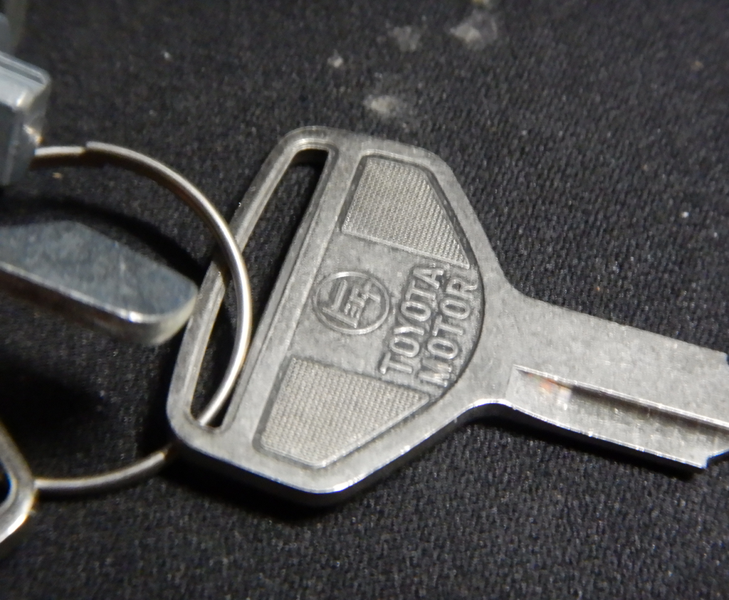 NOS OEM Genuine TOYOTA Ignition Lock Cylinder NON-LOCKING Column 8/78-7/93  PICKUP   /  HILUX / STOUT   69057-89101