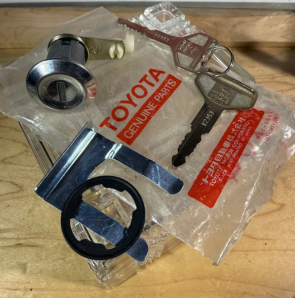 NOS OEM TOYOTA 3 Speed PTO Gear Shift Knob Also , some early
