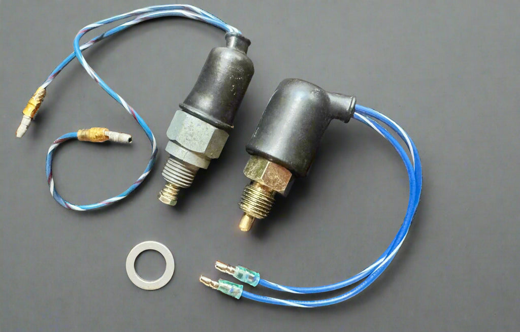 OEM Early Vacuum Transfer Case Japan Spec. Parts Switch Kit for Green Front Drive / 4WD In-Dash Indicator Lamp Switch Kit FJ40 FJ55 Part # 84610-30020 / 84610-30021
