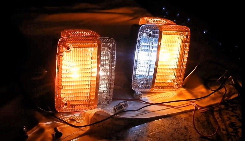 NEW OEM TOYOTA  Kustom KOITo LED FJ40 Front Turn Signal Combination Lamps 1/75-1984 Late Modle  Updated 3 Wire Ground Circuit Type